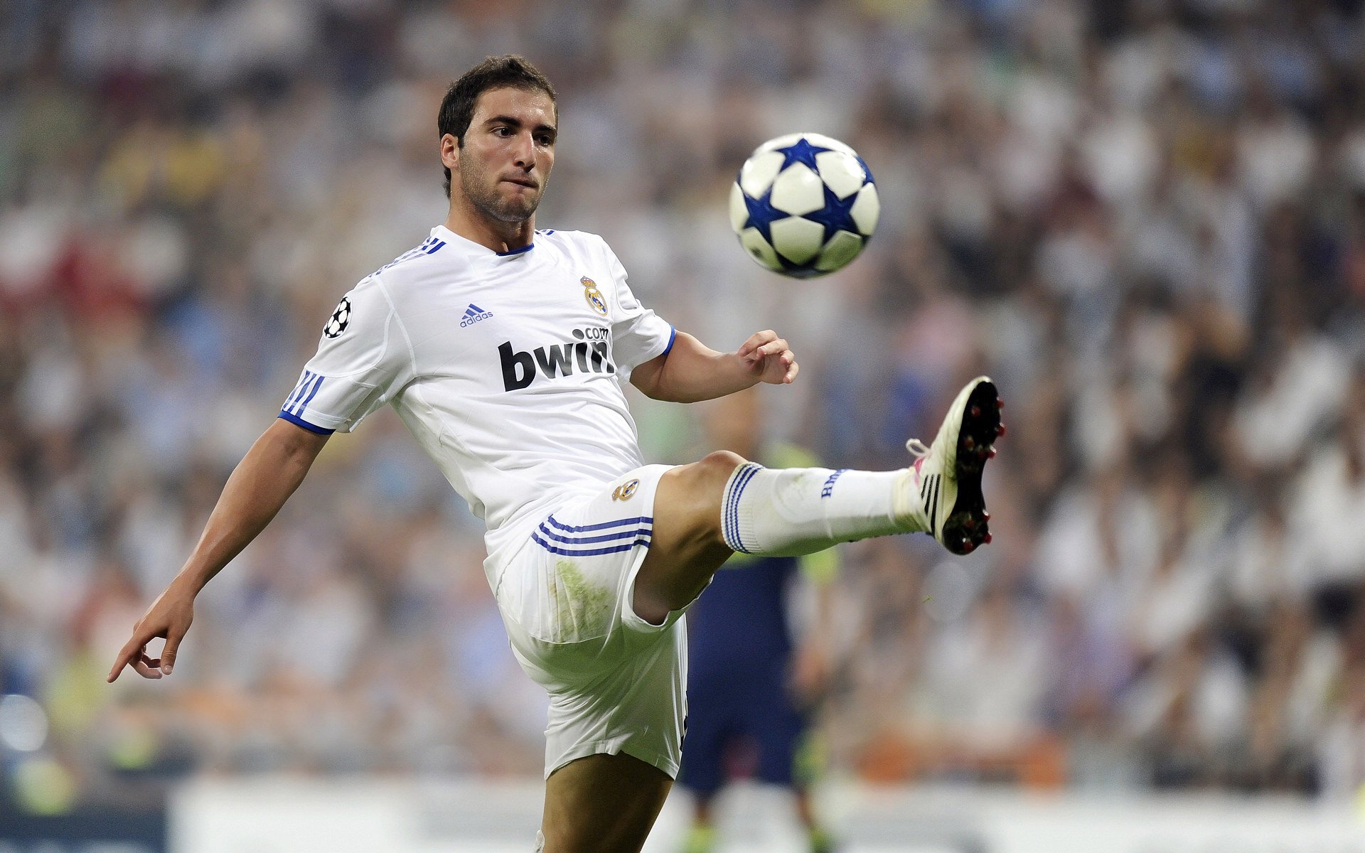 国米锋线爆发，刮起战斗的风暴——小图拉姆登顶“最强箭头”宝座